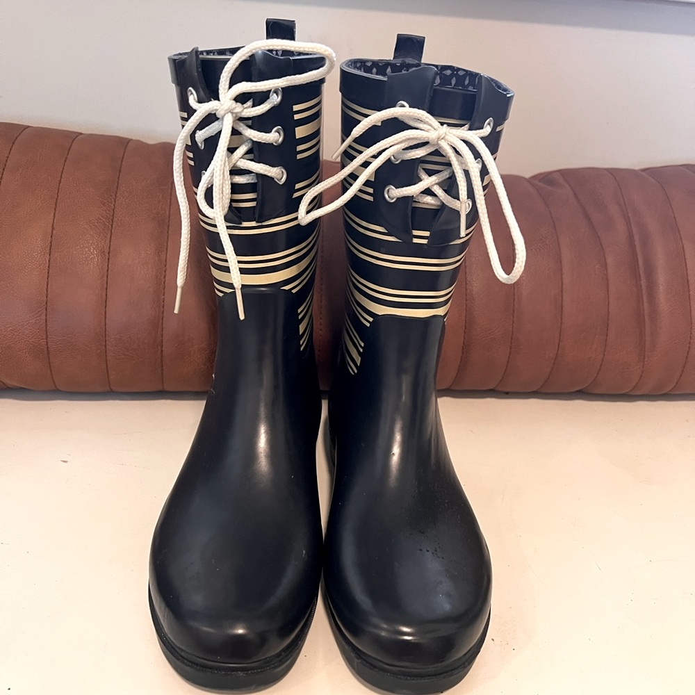 ❤️❤️❤️Navy blue and Ivory Rain boots Size 8
